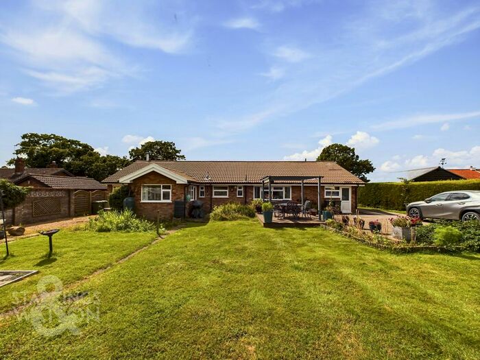 3 Bedroom Detached Bungalow For Sale In Dun Cow Road, Aldeby, Beccles, NR34