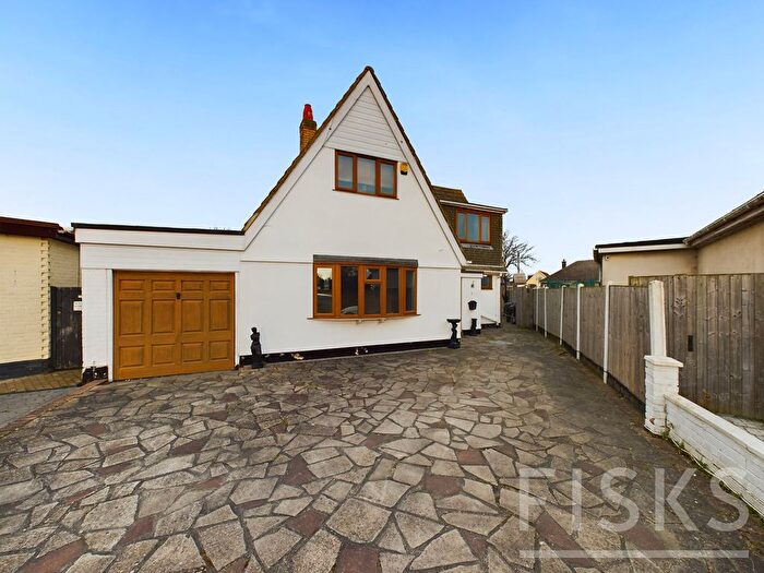 4 Bedroom Detached House For Sale In Hawkesbury Close, Canvey Island, SS8