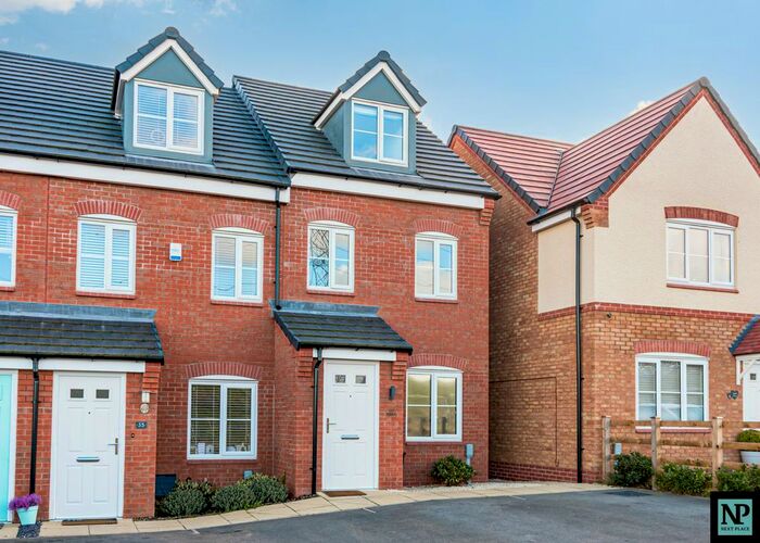 3 Bedroom End Of Terrace House To Rent In Lillingstone Avenue, Tamworth, B79