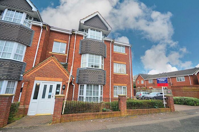 2 Bedroom Apartment To Rent In Russell Street, Kettering, NN16