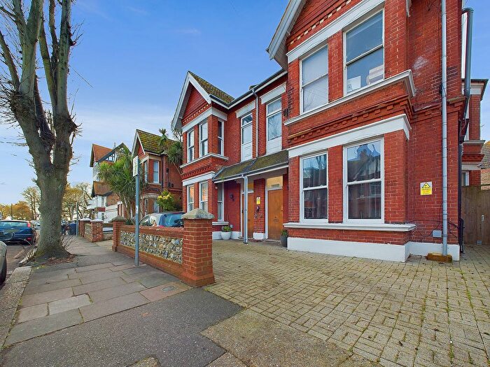 1 Bedroom Flat To Rent In Warwick Gardens, Worthing, BN11