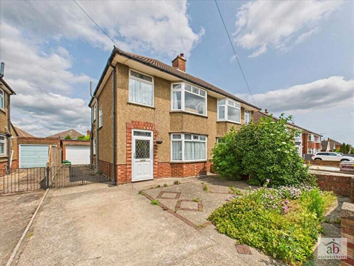 3 Bedroom Semi-Detached House For Sale In Glencoe Road, Ipswich, IP4