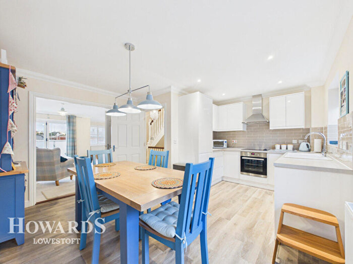 3 Bedroom Town House For Sale In St Marys Court, Lowestoft, NR33