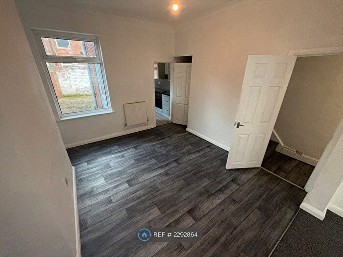 2 Bedroom End Of Terrace House To Rent In Estcourt Villas, Hull, HU9