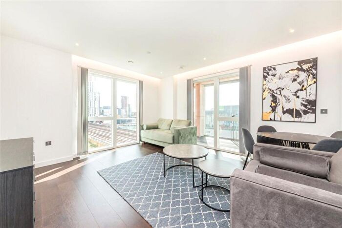 2 Bedroom Flat To Rent In Malthouse Road, London, SW11