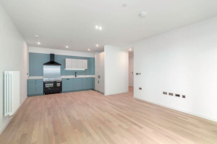 2 Bedroom Flat To Rent In Bradshaw Yard, Brentford, TW8