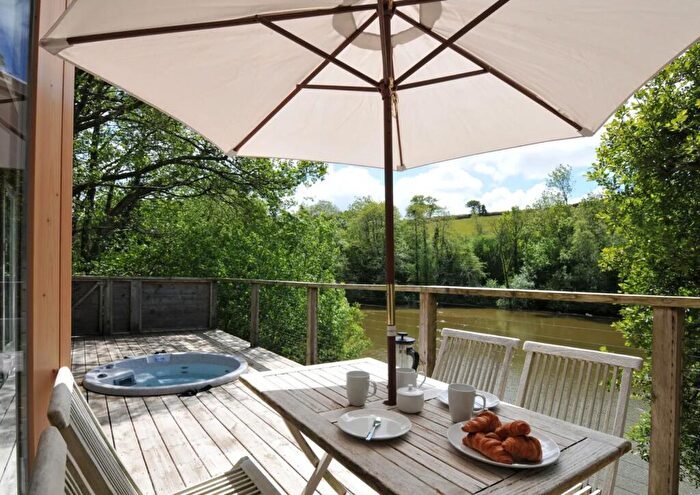 2 Bedroom Lodge For Sale In Waters Edge, Stonerush Lakes, Lanreath, Cornwall, PL13