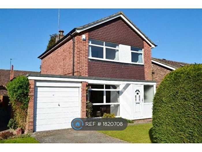 3 Bedroom Detached House To Rent In Penn Road, Newbury, RG14