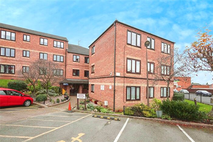 2 Bedroom Flat For Sale In Sandon Road, Smethwick, West Midlands, B66