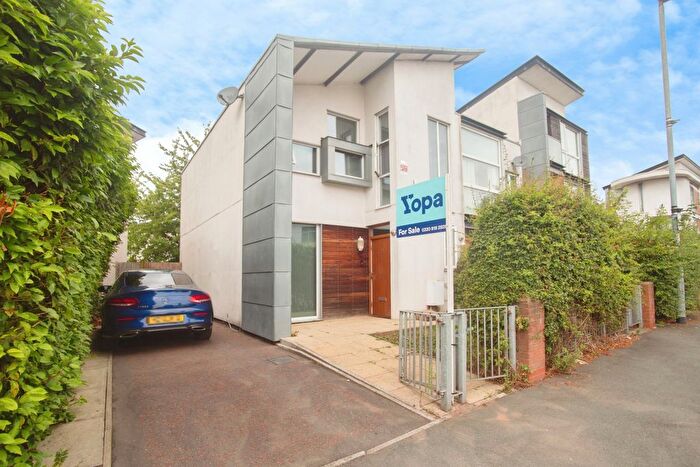 3 Bedroom End Of Terrace House For Sale In Rylance Street, Manchester, M11