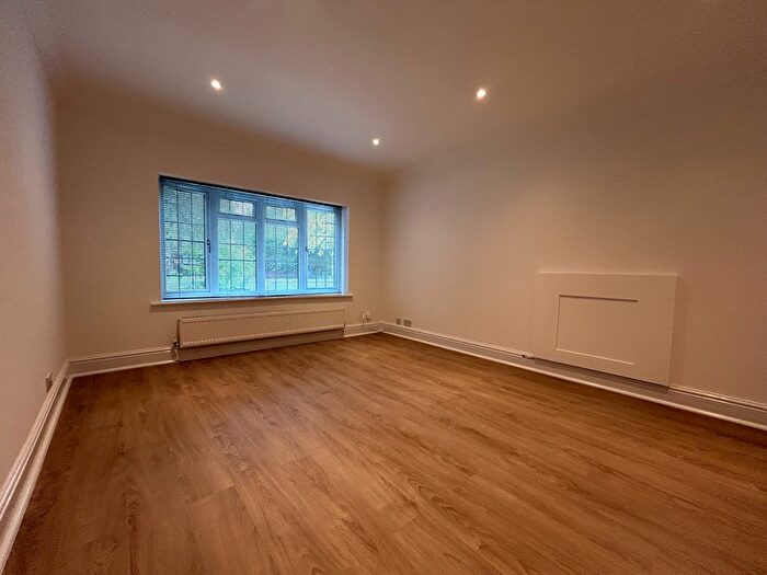 5 Bedroom Property To Rent In Westfield Avenue, Woking Surrey, GU22