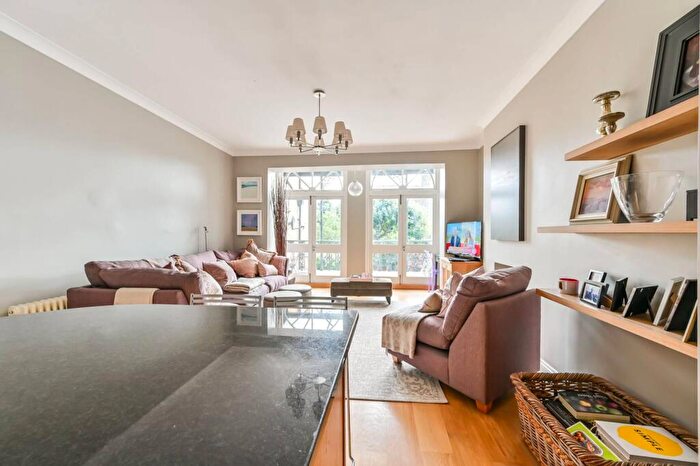 2 Bedroom Flat To Rent In Bolingbroke Grove, Wandsworth Common, London, SW11