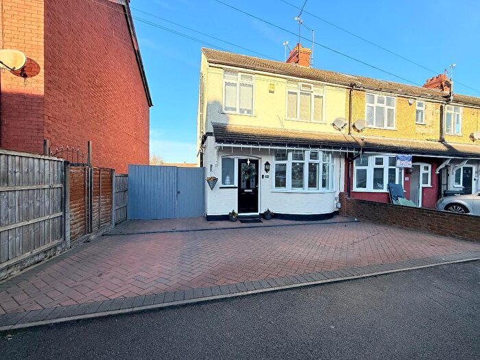 3 Bedroom End Of Terrace House For Sale In Icknield Road, Leagrave, Luton, Bedfordshire, LU3