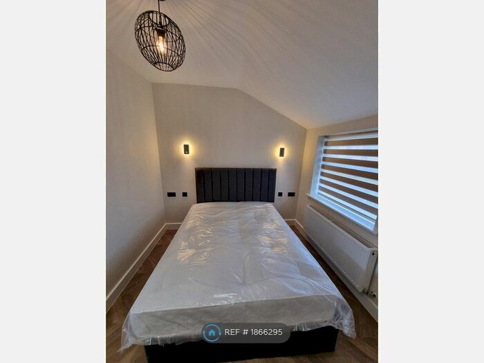 1 Bedroom Flat To Rent In Kimberley Gardens, London, N4