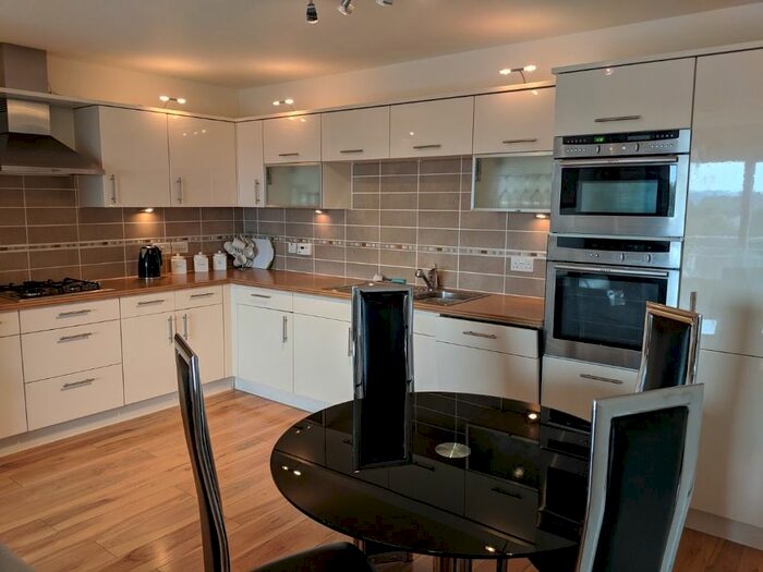 2 Bedroom Flat To Rent In Rubislaw Square, Aberdeen, AB15