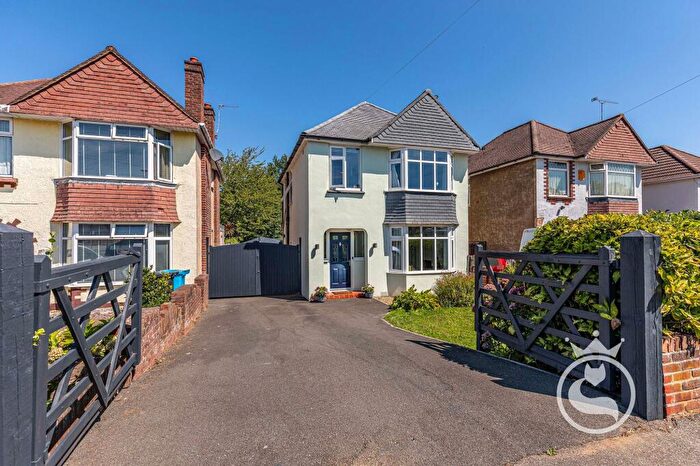 3 Bedroom Detached House For Sale In Livingstone Road, Poole, BH12