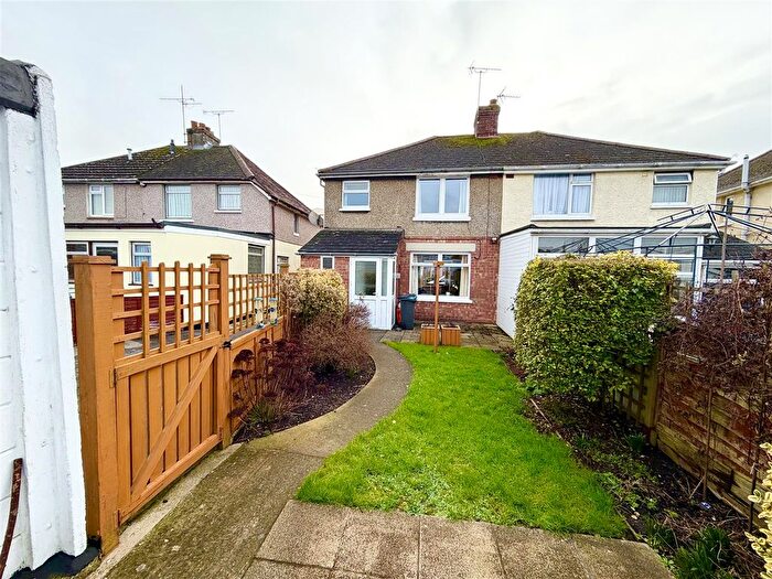 3 Bedroom Semi-Detached House For Sale In Scarborough Road, Swindon, SN2
