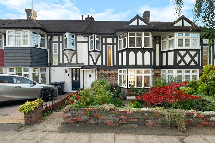 3 Bedroom House For Sale In Kingsbridge Road, Morden, SM4