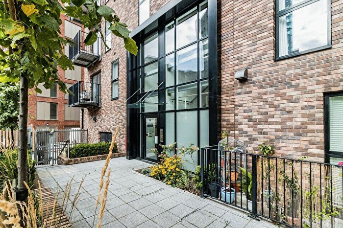 1 Bedroom Apartment To Rent In Lockgate Mews, Manchester, M4