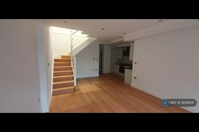 2 Bedroom Flat To Rent In Chatsworth Road, London, NW2