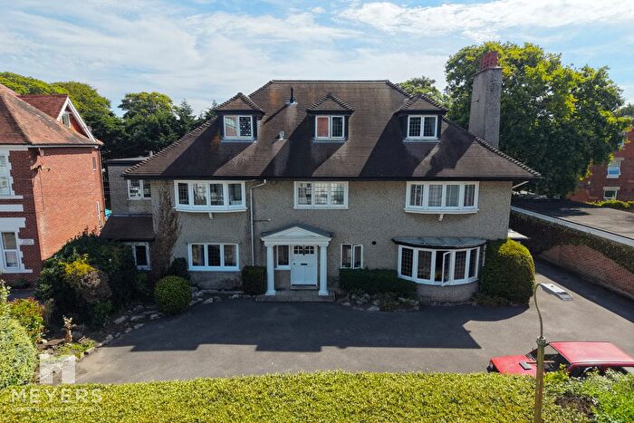 3 Bedroom Flat For Sale In Wollstonecraft Road, Bournemouth, BH5