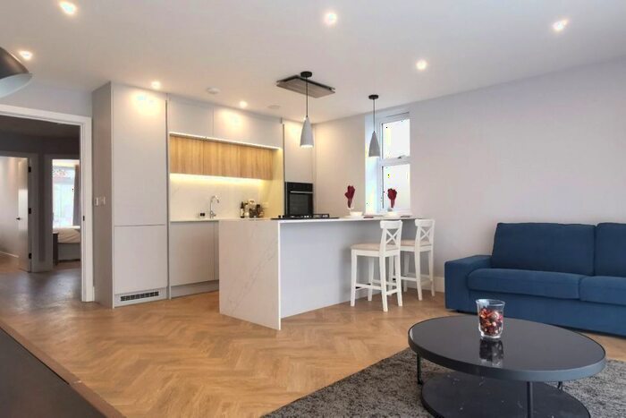 2 Bedroom Flat To Rent In Aon House, Draycott Avenue, Kenton, HA3