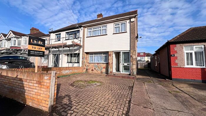 3 Bedroom End Of Terrace House To Rent In Penerley Road, Rainham, RM13