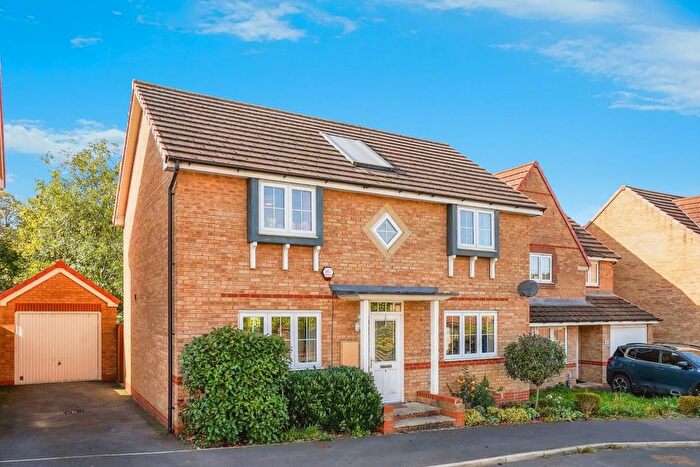 4 Bedroom Detached House For Sale In Healdfield Court, Castleford, WF10