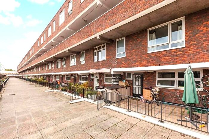 4 Bedroom Maisonette To Rent In Colstead House, Watney Market, London, E1