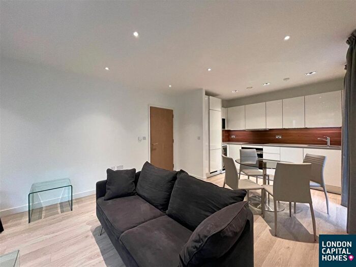 1 Bedroom Flat To Rent In Hartwood Court, Devan Grove, London, N4