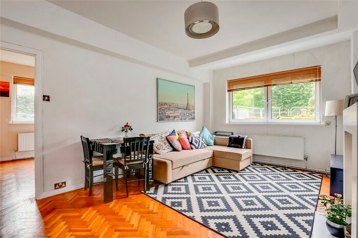 2 Bedroom Flat To Rent In Belvedere Court, - Upper Richmond Road, SW15