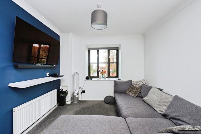 1 Bedroom Flat For Sale In Epsom Road, Leatherhead, Surrey, KT22