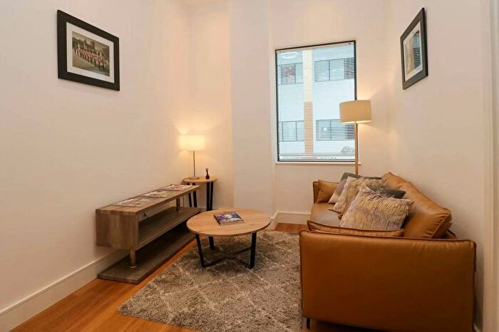 1 Bedroom Flat For Sale In Bath Road, Berkshire, Slough, SL1