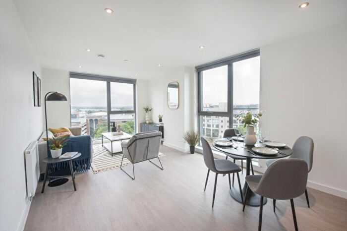 2 Bedroom Flat To Rent In Thames Quarter, Reading, RG1