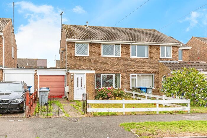 3 Bedroom Semi-Detached House For Sale In Shannon Way, Burton Latimer, Kettering, NN15