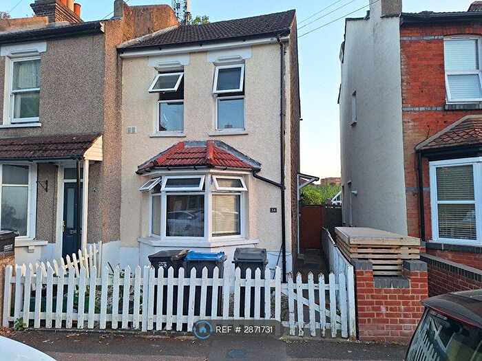 3 Bedroom Semi-Detached House To Rent In Wyche Grove, South Croydon, CR2