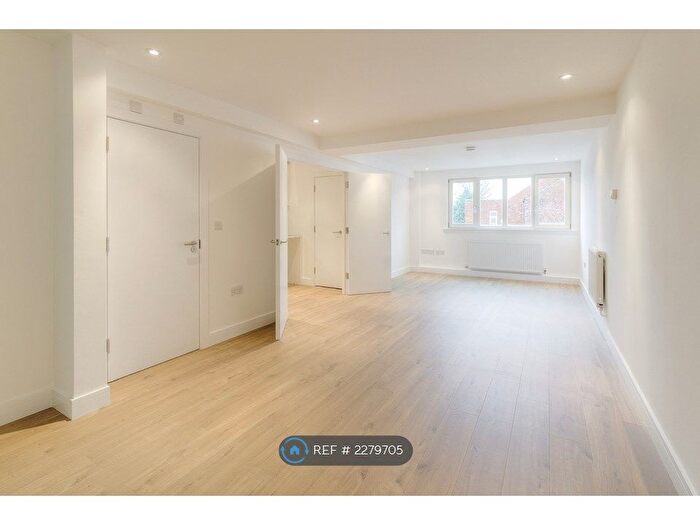 1 Bedroom Flat To Rent In School Lane, Kettering, NN16