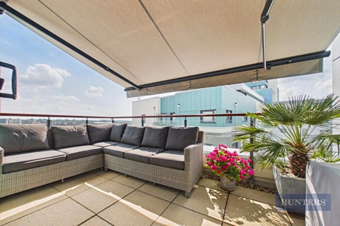 2 Bedroom Apartment For Sale In Maritime Walk, Southampton, SO14