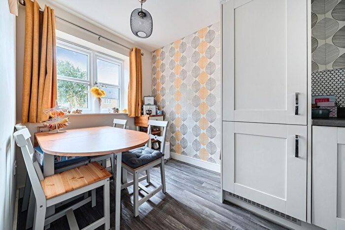 2 Bedroom Semi-Detached House For Sale In Brompton Drive, Bradford, BD10