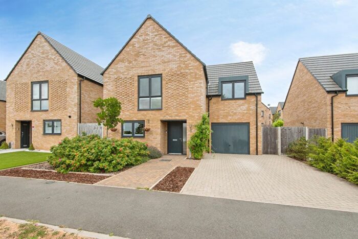 4 Bedroom Detached House For Sale In Larwood Drive, Stevenage, SG1