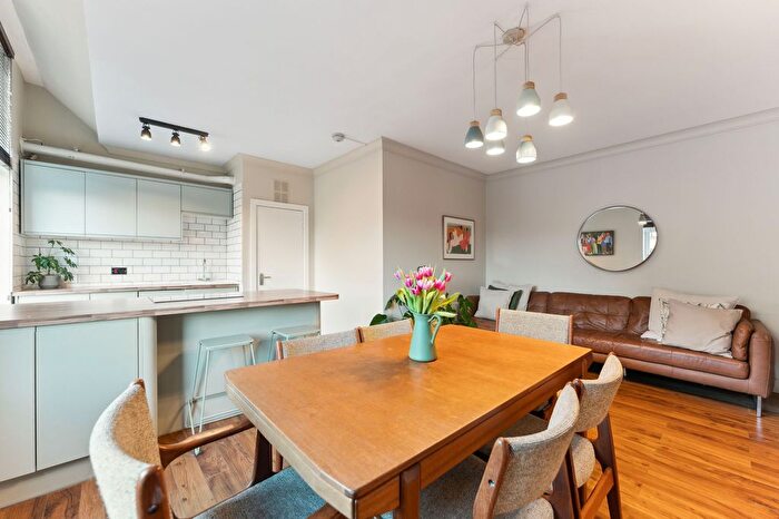 2 Bedroom Flat For Sale In Clarendon Place, Flat S/, St George's Cross, Glasgow, G20