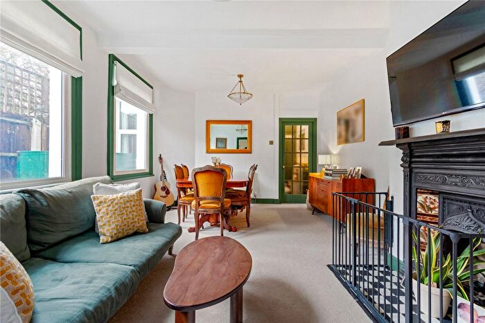 2 Bedroom Flat For Sale In Longley Road, London, SW17