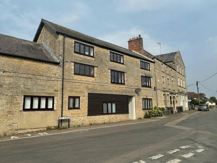 2 Bedroom Flat For Sale In East Street, Fritwell, OX27