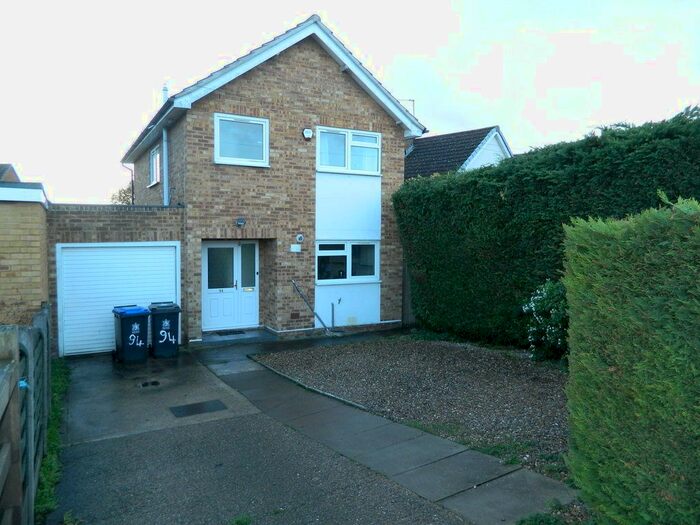 3 Bedroom Detached House To Rent In Stomp Road, Burnham, Buckinghamshire, SL1