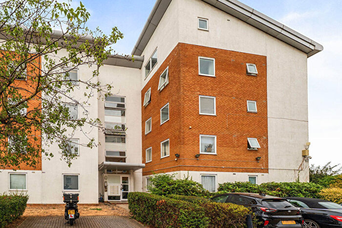 1 Bedroom Apartment For Sale In Felixstowe Court, London, E16