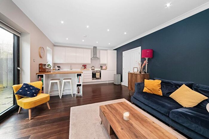 2 Bedroom Apartment To Rent In Upland Road, East Dulwich, London, SE22