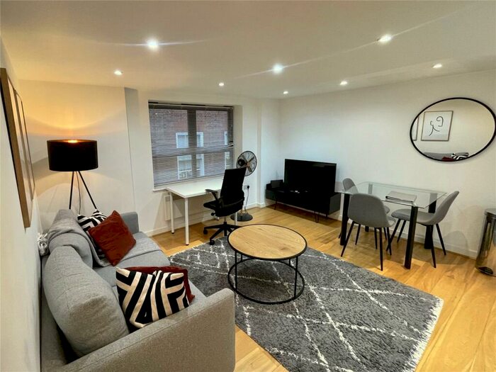 1 Bedroom Flat To Rent In - Lombard Lane, Tower Bridge, EC4Y
