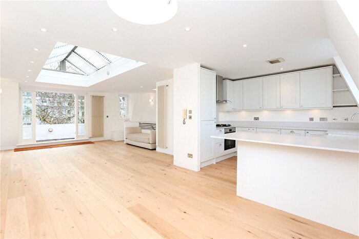 3 Bedroom Maisonette To Rent In Arundel Gardens, London, W11