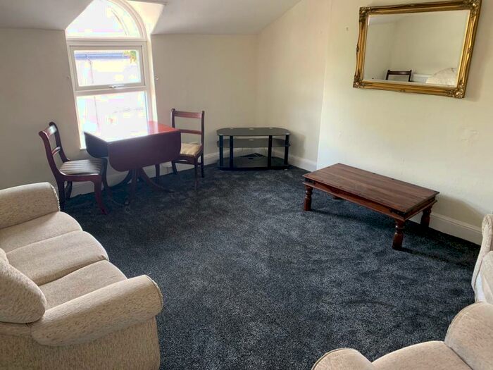 1 Bedroom Flat To Rent In Balmoral Road, L6