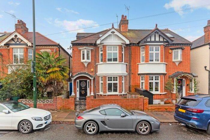 2 Bedroom Flat To Rent In Manor Road, Richmond, TW9